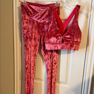 Fabletics leggings with pockets and top.  Size M. 
NWOT